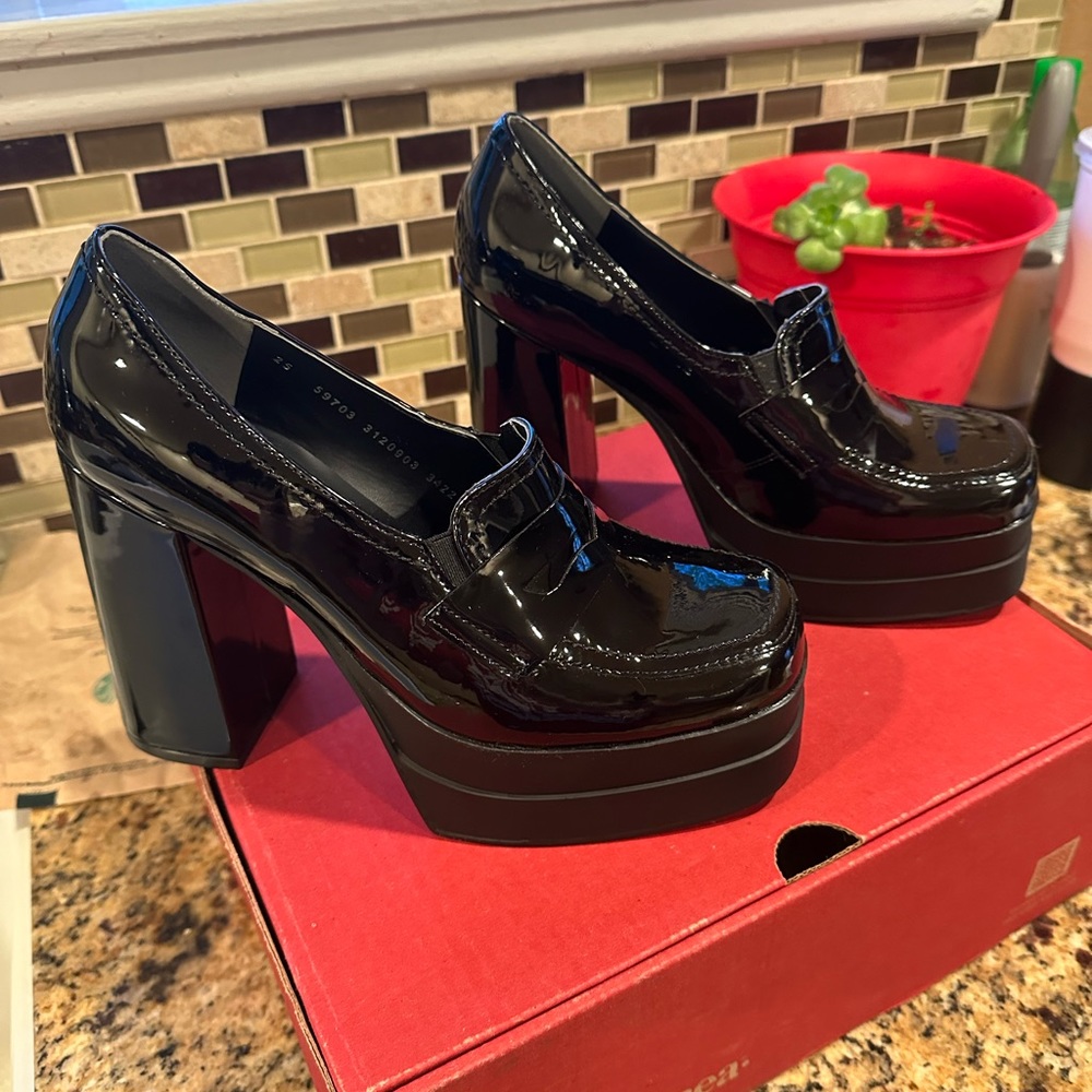 Cute Heels - image 1